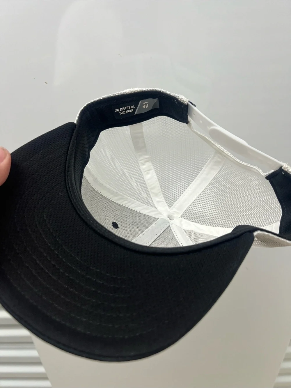TaylorMade Black & White 'Original One' Trucker Cap - Picture 3 of 4